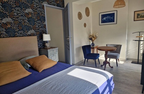 Briare Bed & Breakfast | Large Cottage with Canal View, Near Town Center, Pet-Friendly Room Available
