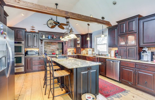 Dahlonega Cabin | Large Deck: Luxe 6-Acre Retreat in Dahlonega!