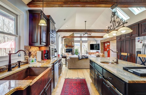 Dahlonega Cabin | Large Deck: Luxe 6-Acre Retreat in Dahlonega!