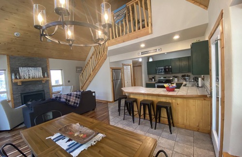 Angel Fire Ski Chalet | Large deck overlooking hiking trail/fiber-optic wifi/short walk to village.