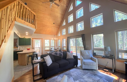 Angel Fire Ski Chalet | Large deck overlooking hiking trail/fiber-optic wifi/short walk to village.