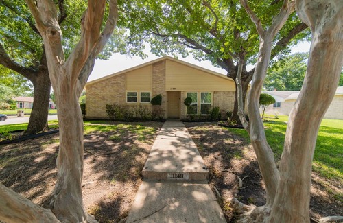 Lancaster House | Large, easy access single story 3 bed home, 15mins downtown Dallas