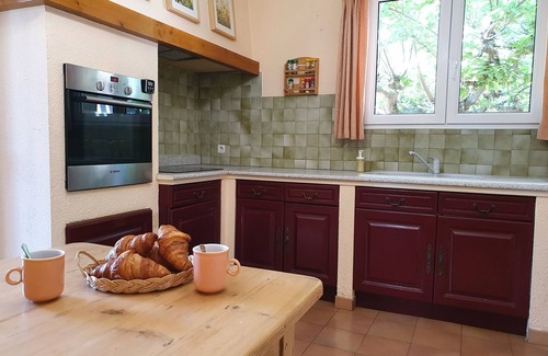 Roquecourbe-Minervois Villa | Large family home with private pool and hot tub
