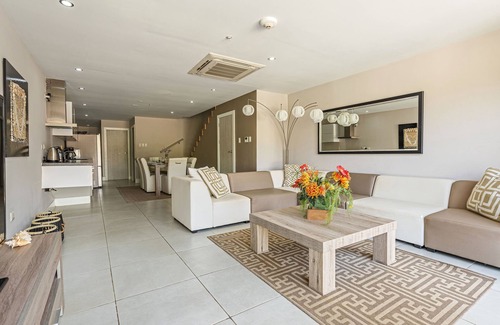 Palm Beach Apartment | Large Family Apartment Close to Beach