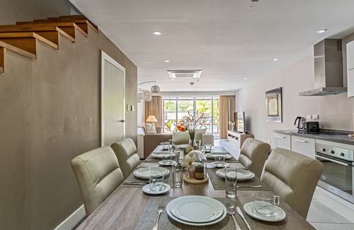 Palm Beach Apartment | Large Family Apartment Close to Beach