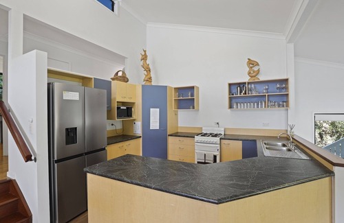Point Lookout House | Large family beach house only a short walk to beaches and Straddie Hotel.