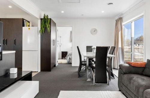 Mangakino House | Large Family Lake house sleeps 12