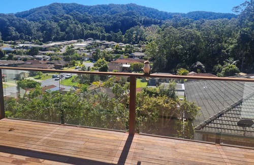 Coffs Harbour House | Large family orientated house with a lovely deck overlooking the mountains.