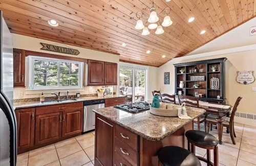 Lakeside House | Large family vacation home near Cherry Beach