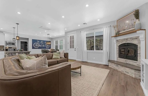 Flagstaff House | Large Flagstaff Home with Guest House
