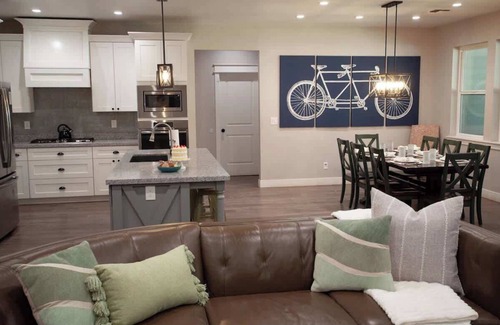 Flagstaff House | Large Flagstaff Home with Guest House