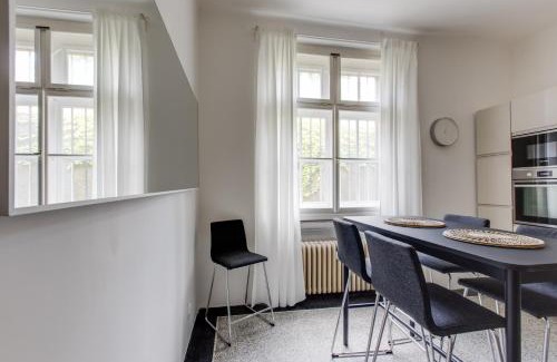 Prague 5 Apartment | Large Garden Villa Suite Business-Leisure-Sports