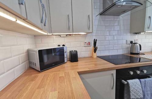 Cwmbrwla House | Large Green Garden, 4 Bedrooms, Sleeps 8