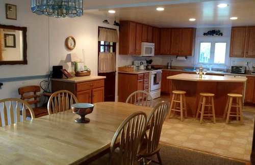 Lincoln House | Large home, Great Reviews, 5 Min Walk to Downtown; 2 miles to Loon Mtn. Resort