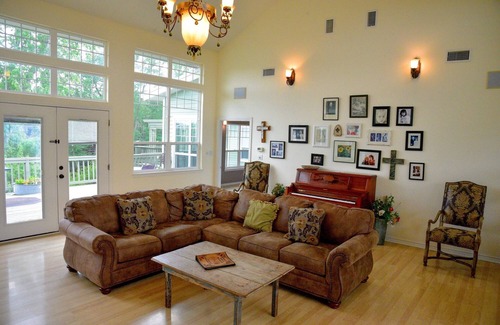 Ingram Apartment | Large home, perfect for family reunions