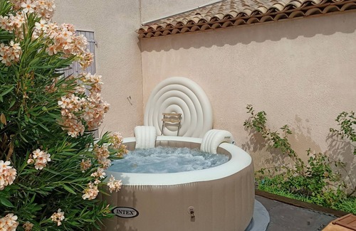 Entrecasteaux House | LARGE HOUSE IN THE SUN & PRIVATE BUBBLE SPA!