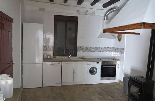 Tosos Cottage | LARGE HOUSE + LOCAL 22 PEOPLE IN COUNTRYSIDE PLENTY OF ROOM FOR RUNNING AND PETS
