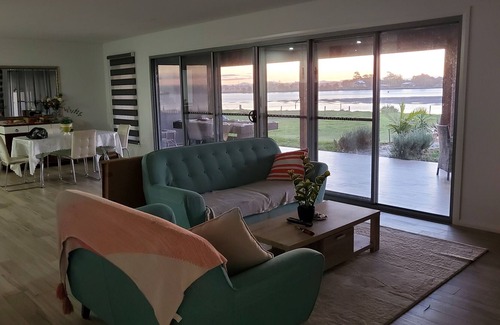 Jerseyville House | large house right on the macleay river and 5mins to the beach,shops,club and pub
