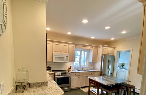Fifth Ward House | Large House w/Patio and Driveway! Right off of Thames Street