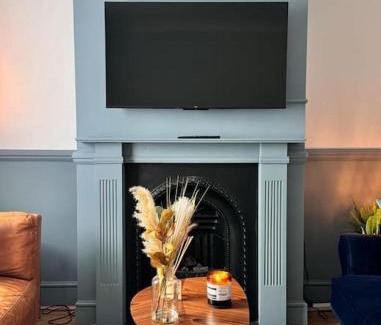 Fairfield House | Large house with fast trains to London