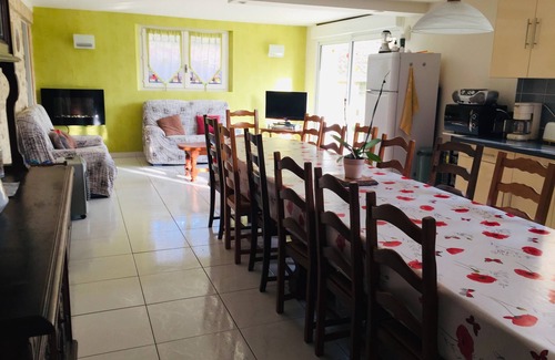 Creysse Villa | Large independent house with handicap access. Swimming pool, Parking, private.