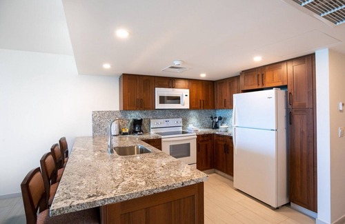 Philipsburg Apartment | LARGE LUXURY APARTMENT HILTON VACATION BEACHFRONT CARAIBES