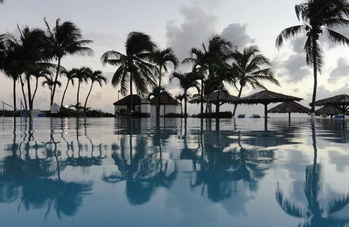 Philipsburg Apartment | LARGE LUXURY APARTMENT HILTON VACATION BEACHFRONT CARAIBES