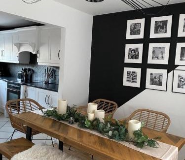 Enniskillen House | Large Modern home, 5 mins to town Centre