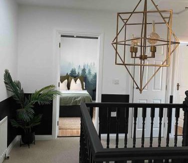 Enniskillen House | Large Modern home, 5 mins to town Centre