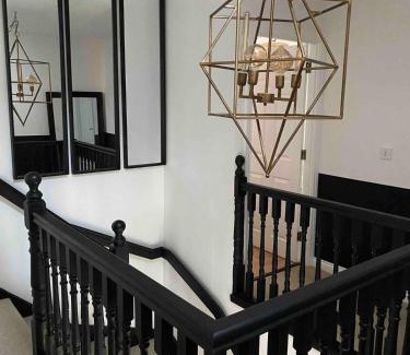 Enniskillen House | Large Modern home, 5 mins to town Centre