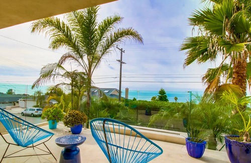 Sunset Cliffs House | Large & modern home close to the ocean w/private washer/dryer - 1 dog welcome