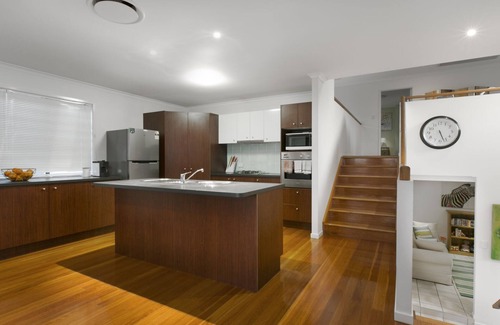 Yeronga House | Large modern house. Pool, city views. Pets welcome.
