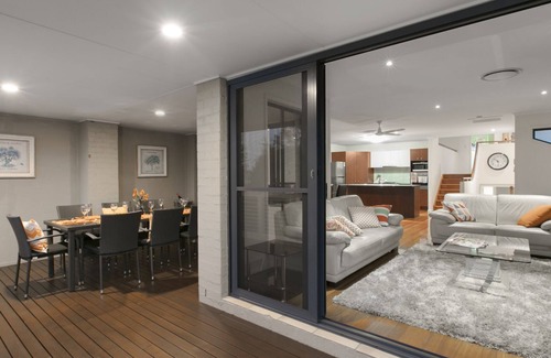 Yeronga House | Large modern house. Pool, city views. Pets welcome.