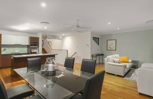 Yeronga House | Large modern house. Pool, city views. Pets welcome.