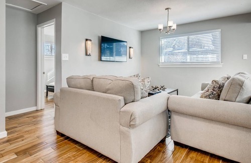 Bel Aire House | Large Newly Renovated 5 Bedroom/2 Bath Home