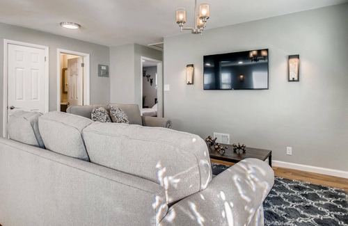 Bel Aire House | Large Newly Renovated 5 Bedroom/2 Bath Home