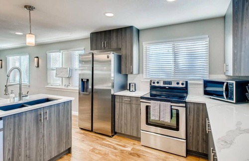 Bel Aire House | Large Newly Renovated 5 Bedroom/2 Bath Home