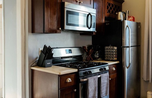 Mill River Apartment | Large, Open-Concept, One Bedroom in Wooster Square