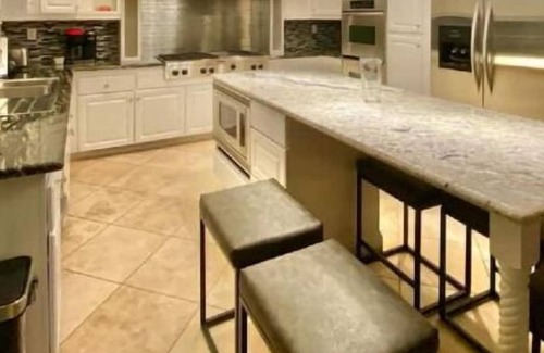 Victorville House | Large Pool home, quiet neighborhood, Spacious