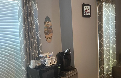 Bellevue House | Large private room and private bathroom enter through our front door quite clean
