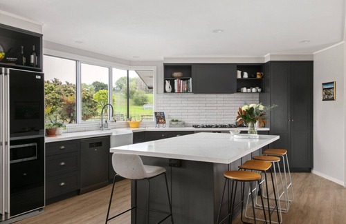 Gisborne Other | Large Quiet Farm House | Mins to CBD