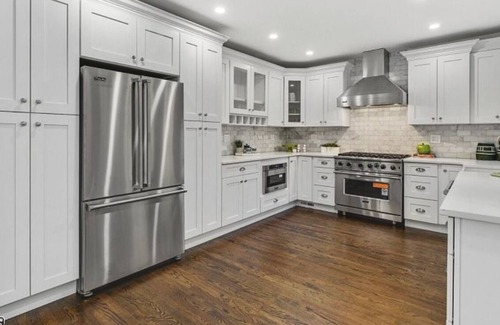 Maplewood House | Large, Renovated Colonial - Walk to the Village and Train