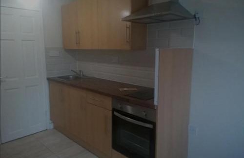 Southwark House | Large Room (Sleeps 3 people) with Bathroom/Kitchen Close to Central London