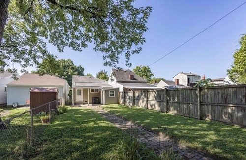 Shelby Park House | Large space!