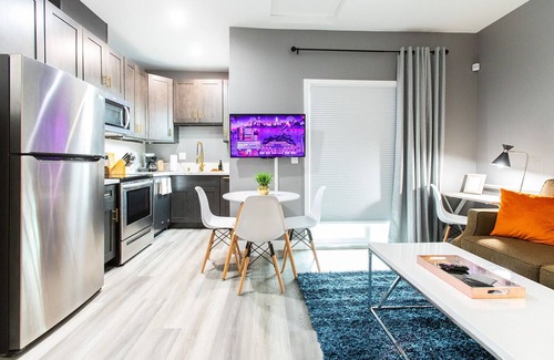 University Heights Apartment | Large-Studio-Balcony-Desk-A/C-Full-Kitchen