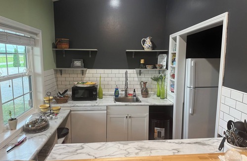 Gypsum Apartment | Large studio cabin in Catawba island area with WiFi, AC, large parking area