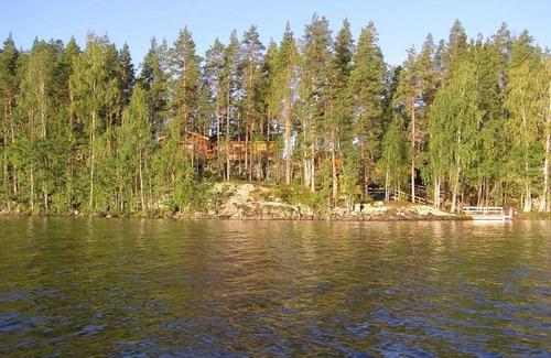 Pertunmaa House | Large timber villa with splendid scenery and nature