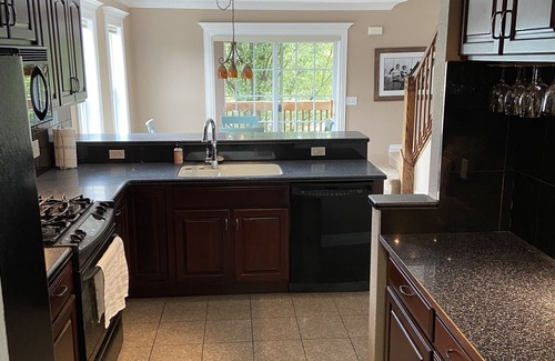 Bellaire Condo | Large Townhouse overlooking Bellaire 2 blocks away