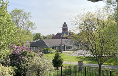 Bellaire Condo | Large Townhouse overlooking Bellaire 2 blocks away