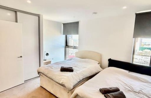 Fairfield Apartment | Large Two Bed & Two Bathroom Penthouse That Sleeps 6